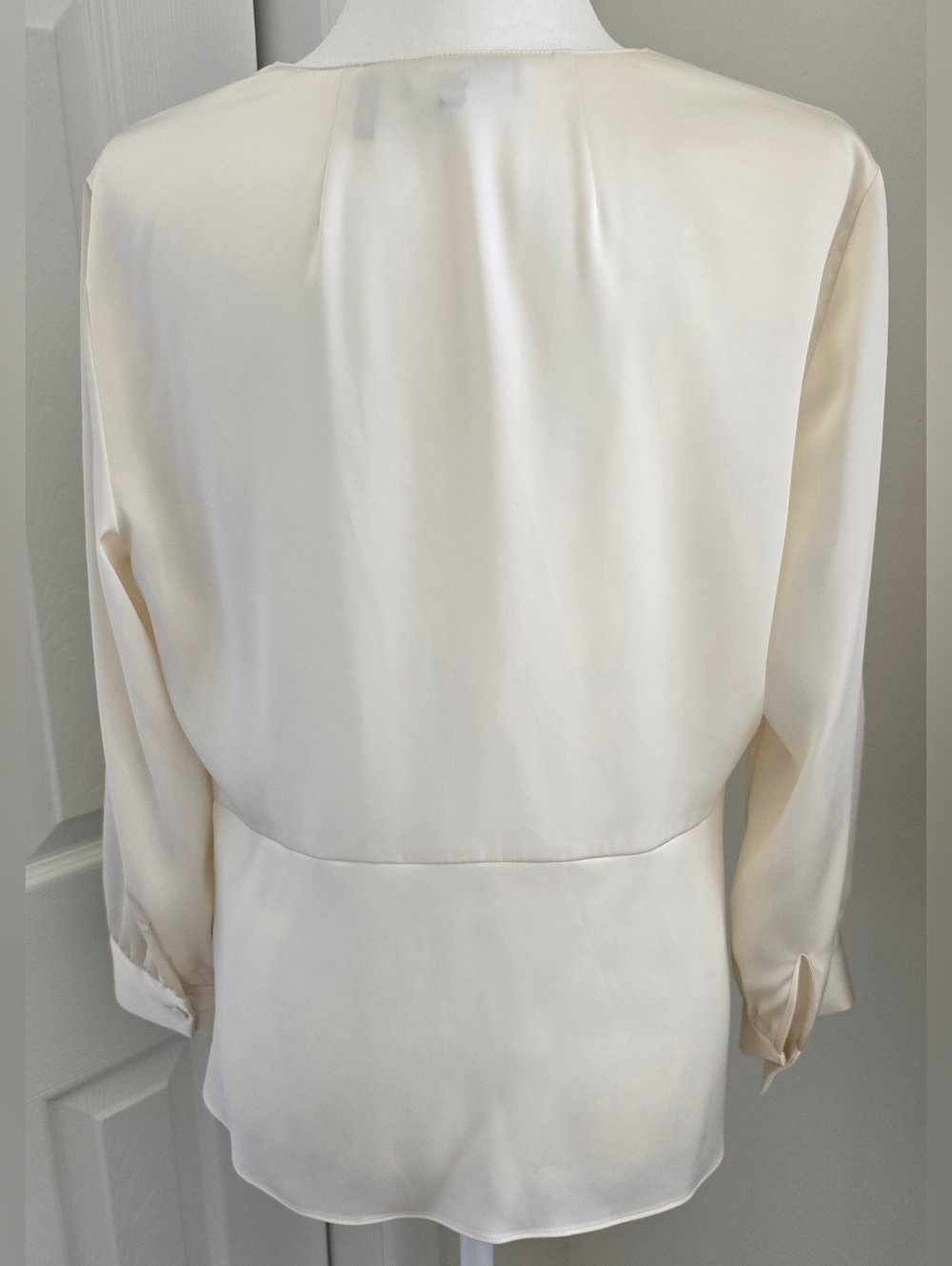 Theory Twist Front Blouse Size 10, Cream - Picture 3 of 10